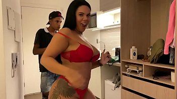 play Películas xnxx rumanas con una escort follada por un slabanog
