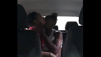 play Espanhola voluptuosa penetrou no carro em xvideos
