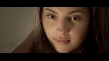 play La fille qui est prête à faire de l'anal xxx