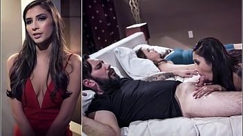 play Bardzo figlarna Azjatka, która uwielbia lizać twojego penisa, jakby to była twoja ręka