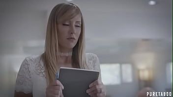 A loira que tem seios lindíssimos quer ser regulada por um macho bem dotado