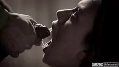 play Brunetka nastolatka uległa Jill Kassidy zdominowana przez dr Tommy Pistol