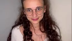 play Brunetka oszałamiająca ssie i pieprzy się publicznie, kończąc kremową na szklankach