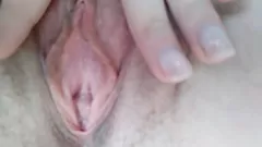 play آلهة الهواة لديها هزة الجماع منفردة مكثفة مع handjob والثدي الطبيعي الكبير