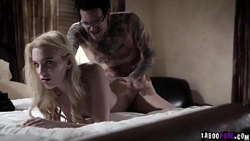 play Xnxx-films met volwassen vrouwen die seks hebben met een bril